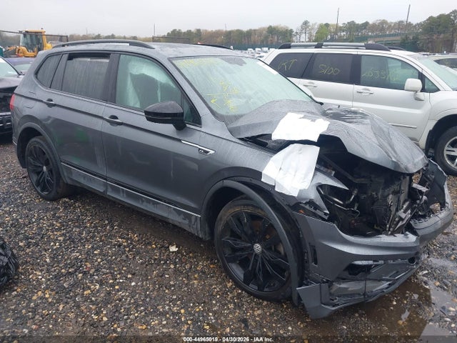 Salvage Volkswagen Tiguan Image