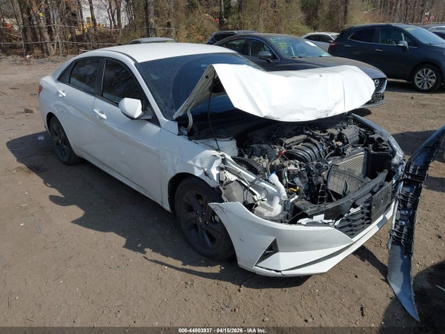 Salvage Hyundai ELANTRA Image