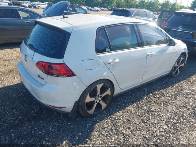 Volkswagen Golf Se 4-door