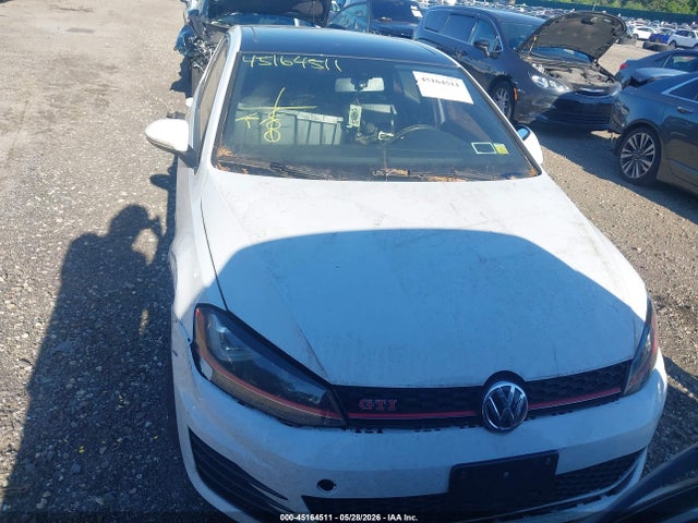 Volkswagen Golf Se 4-door