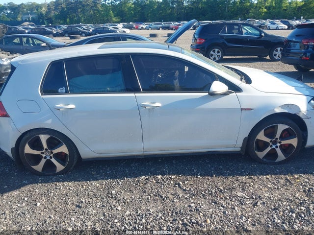 Volkswagen Golf Se 4-door