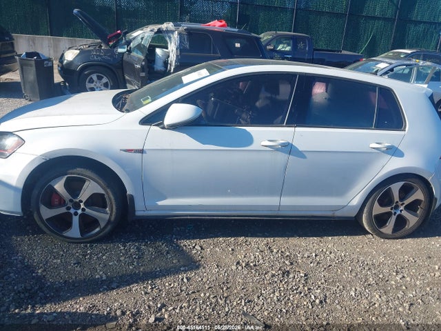 Volkswagen Golf Se 4-door