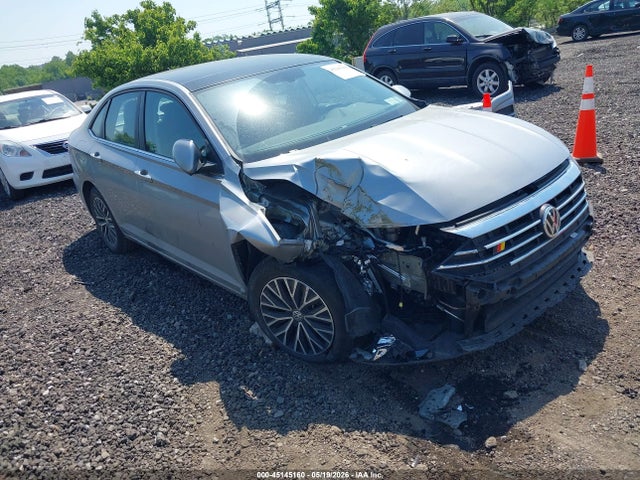 Salvage Volkswagen Jetta Image