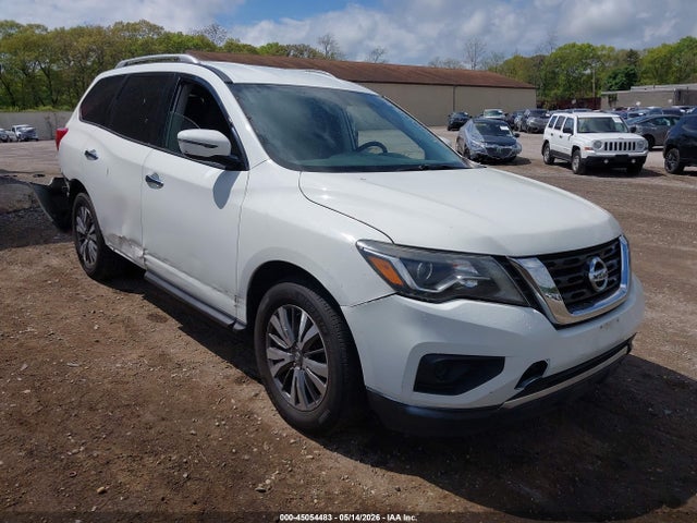 Salvage Nissan Pathfinder Image