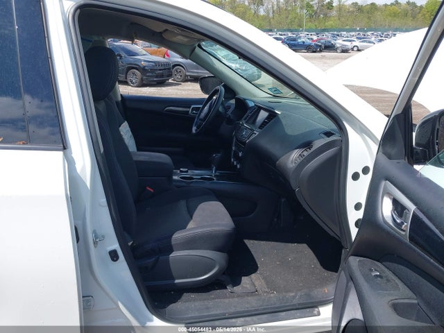 Nissan Pathfinder S