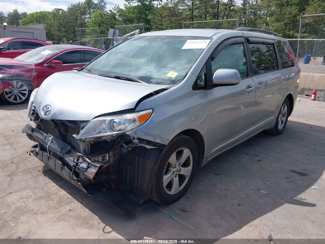 Toyota Sienna Le V6 8 Passenger