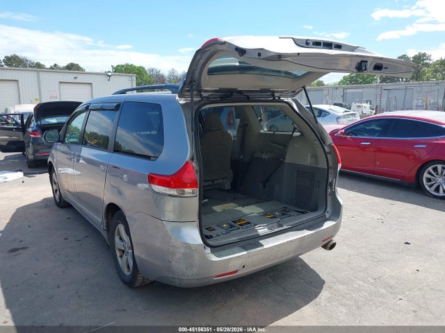 Toyota Sienna Le V6 8 Passenger