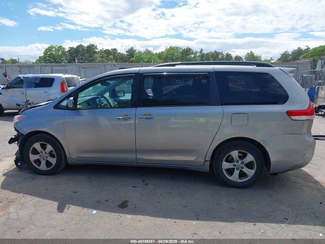 Toyota Sienna Le V6 8 Passenger