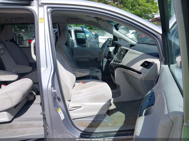 Toyota Sienna Le V6 8 Passenger