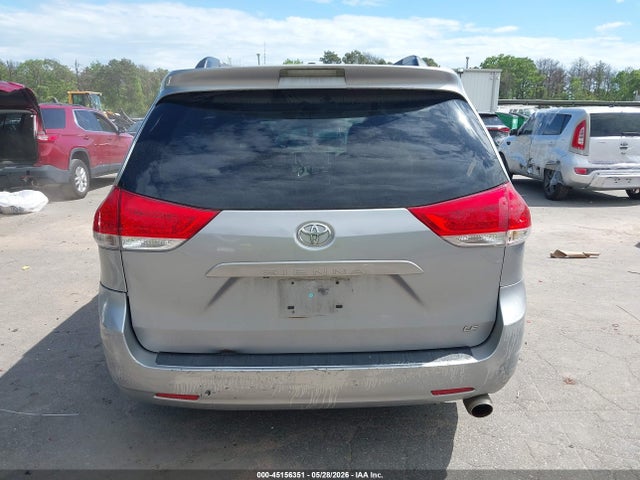 Toyota Sienna Le V6 8 Passenger
