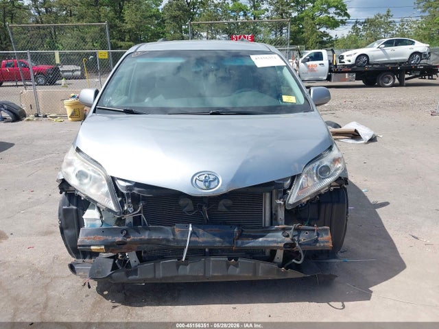 Toyota Sienna Le V6 8 Passenger
