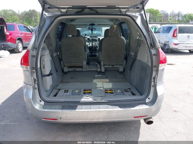 Toyota Sienna Le V6 8 Passenger