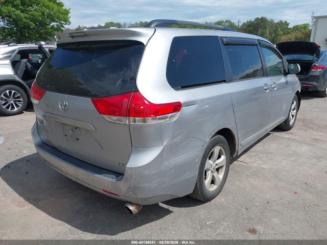 Toyota Sienna Le V6 8 Passenger
