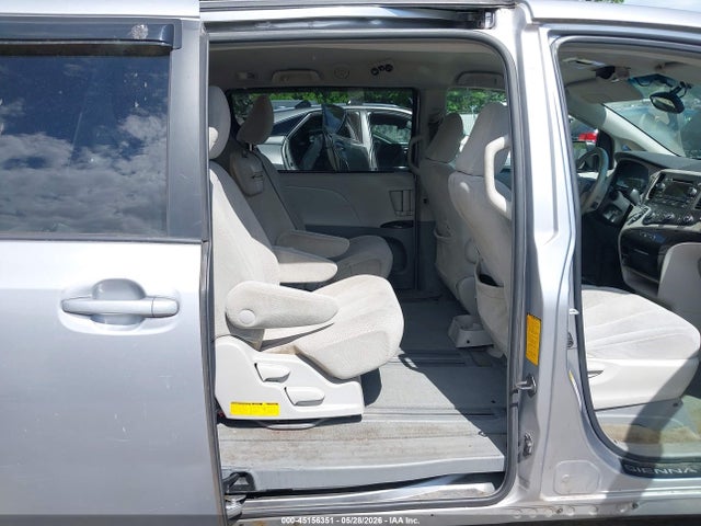 Toyota Sienna Le V6 8 Passenger
