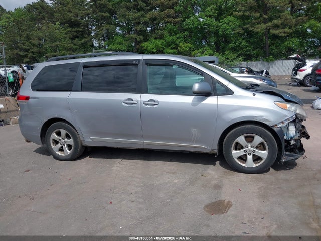 Toyota Sienna Le V6 8 Passenger