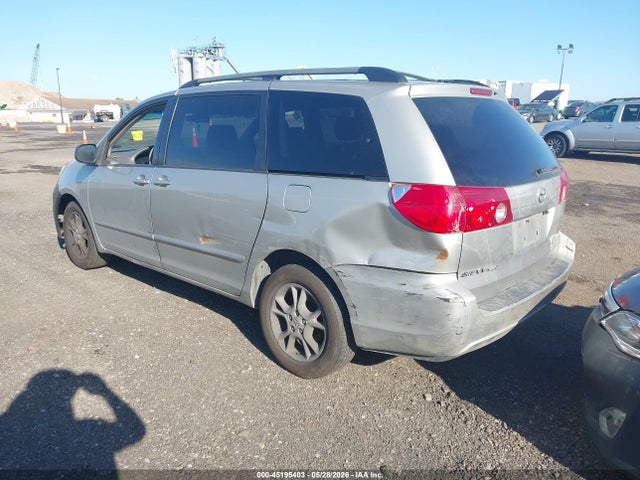 Toyota Sienna Le
