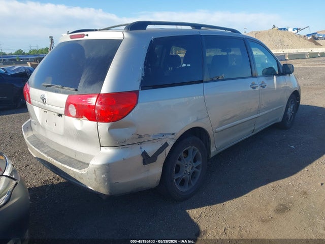 Toyota Sienna Le