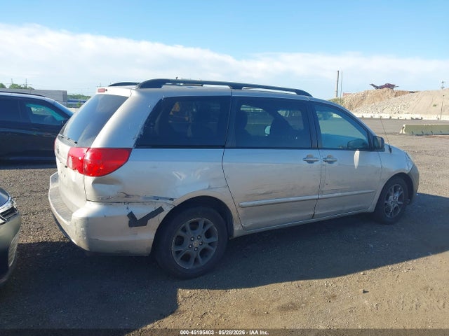Toyota Sienna Le