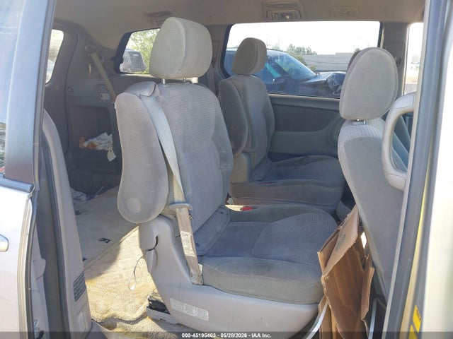 Toyota Sienna Le