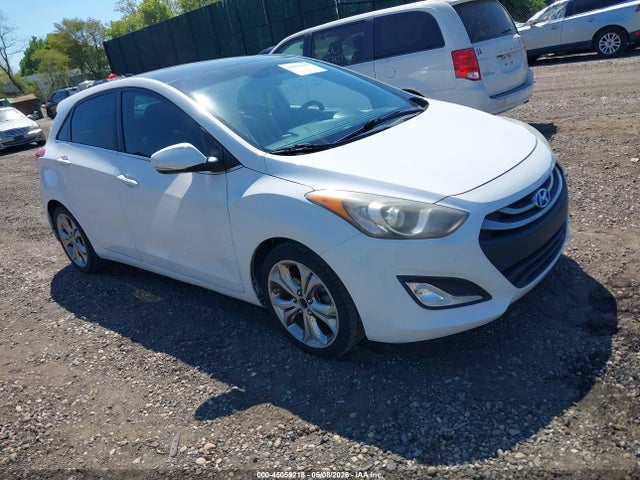 Salvage Hyundai ELANTRA Image