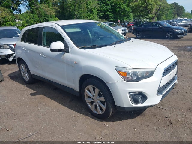 Salvage Mitsubishi Outlander Image