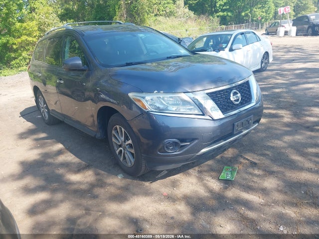 Salvage Nissan Pathfinder Image