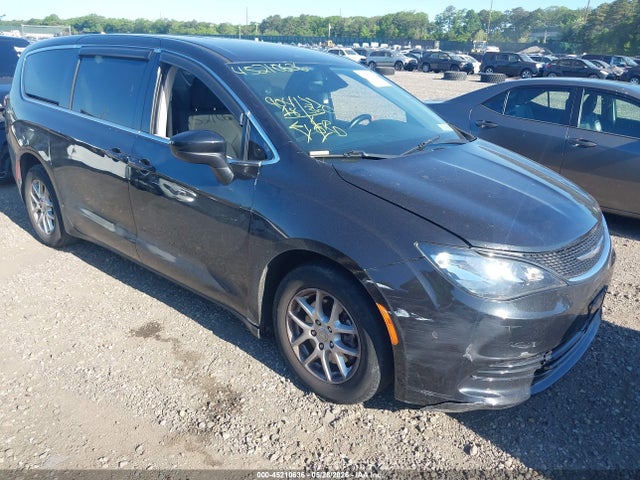 Salvage Chrysler Pacifica Image