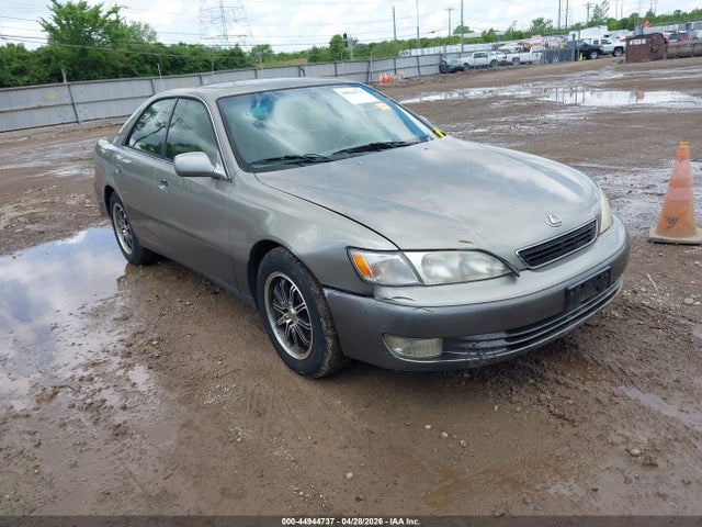 Salvage Lexus Es Image
