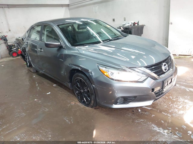 Salvage Nissan Altima Image