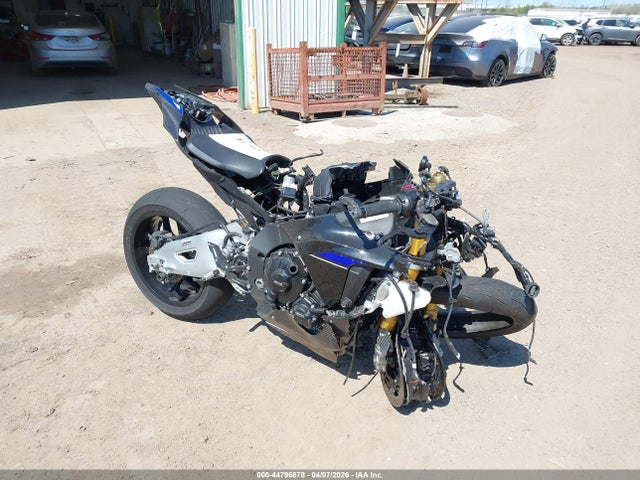 Salvage Yamaha Yzfr1m Image