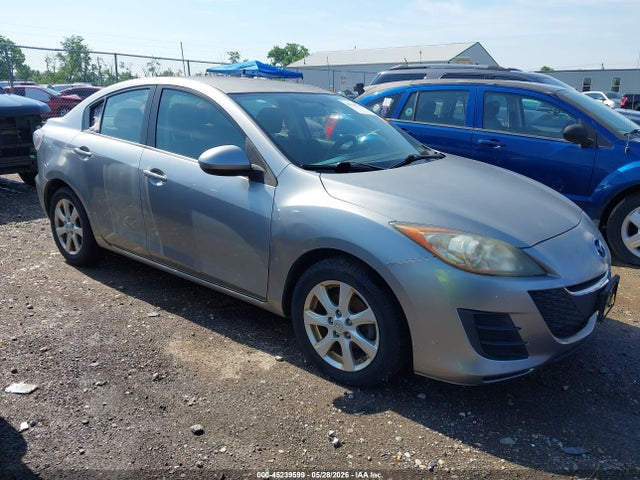 Salvage Mazda Mazda3 Image