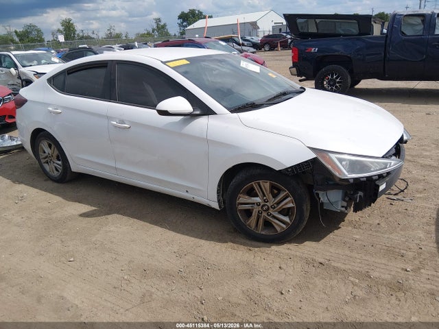 Salvage Hyundai ELANTRA Image