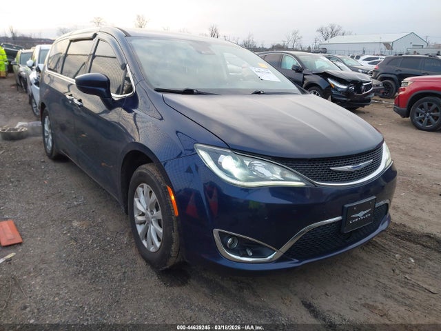 Salvage Chrysler Pacifica Image