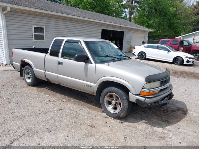 Salvage Chevrolet S-10 Image