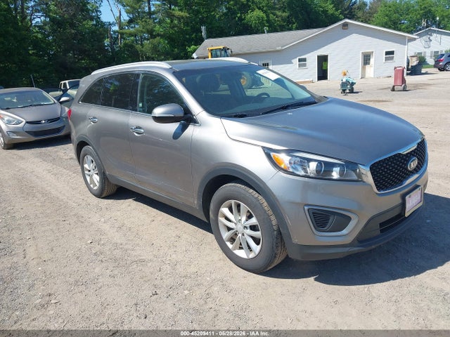 Salvage Kia Sorento Image