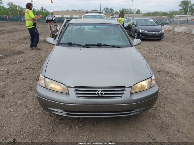 Toyota Camry Le V6