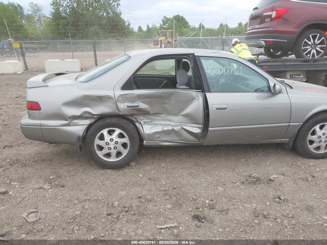Toyota Camry Le V6