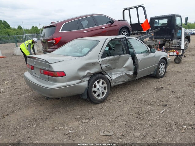 Toyota Camry Le V6