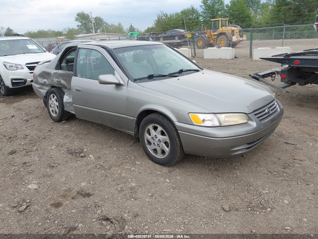Salvage Toyota Camry Image