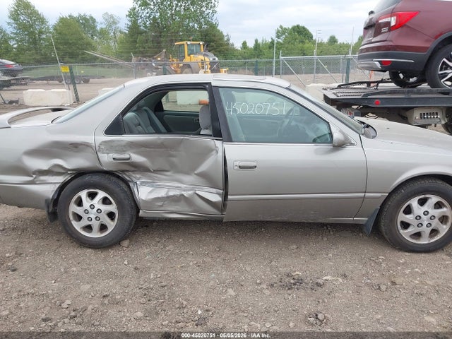 Toyota Camry Le V6
