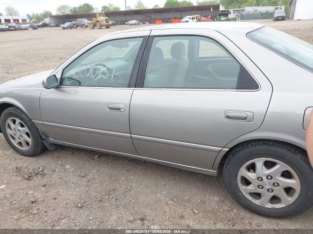 Toyota Camry Le V6