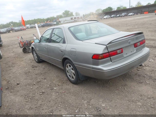 Toyota Camry Le V6