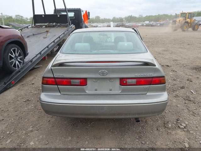 Toyota Camry Le V6
