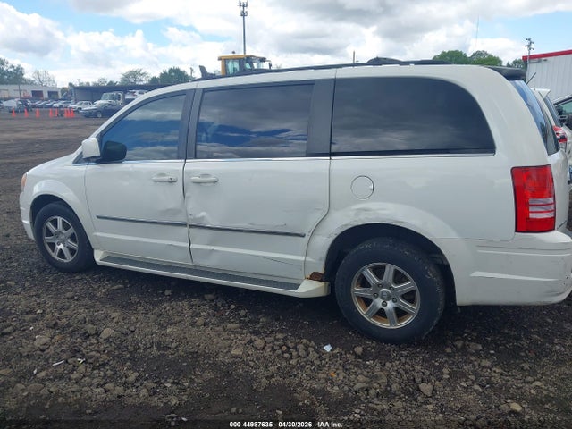 Chrysler Town & Country Touring