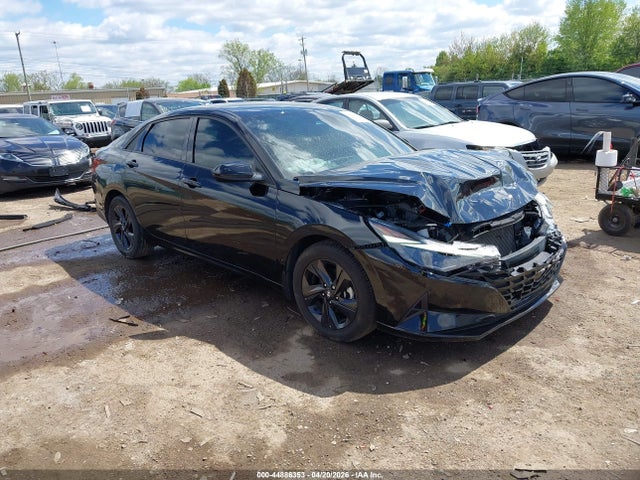 Salvage Hyundai ELANTRA Image