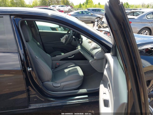 Hyundai ELANTRA Sel