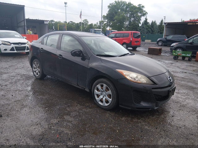 Salvage Mazda Mazda3 Image