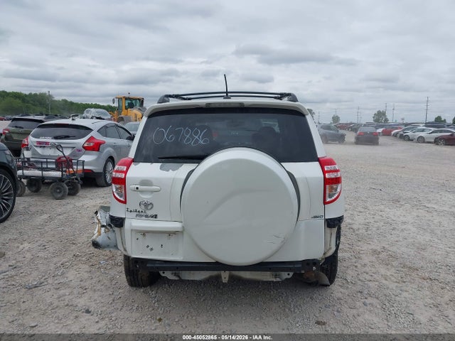 Toyota RAV4 Limited V6