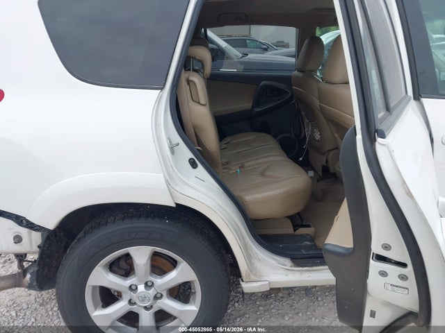 Toyota RAV4 Limited V6