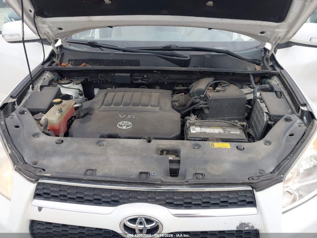 Toyota RAV4 Limited V6